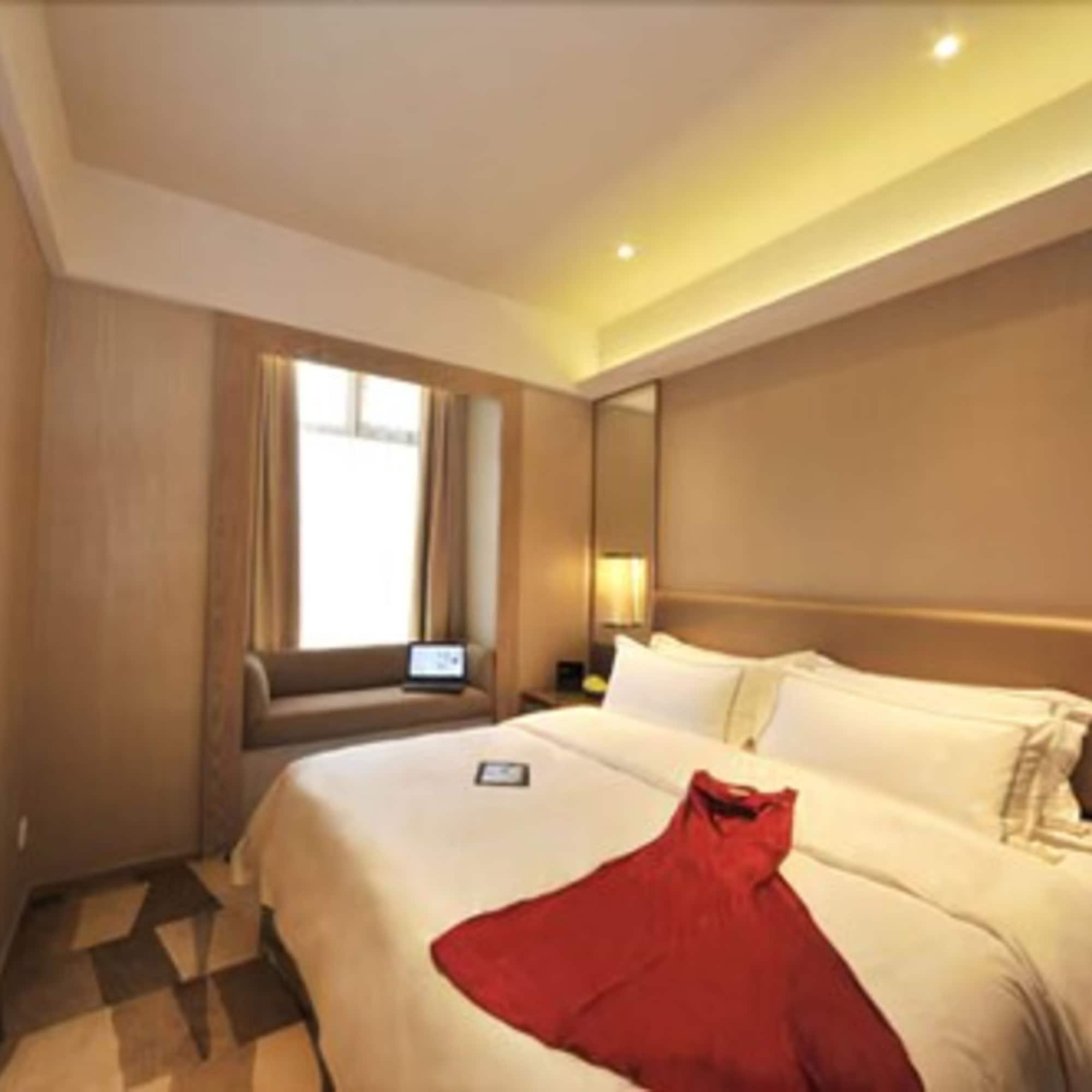 Royal Suites & Towers Wuhan Exterior foto