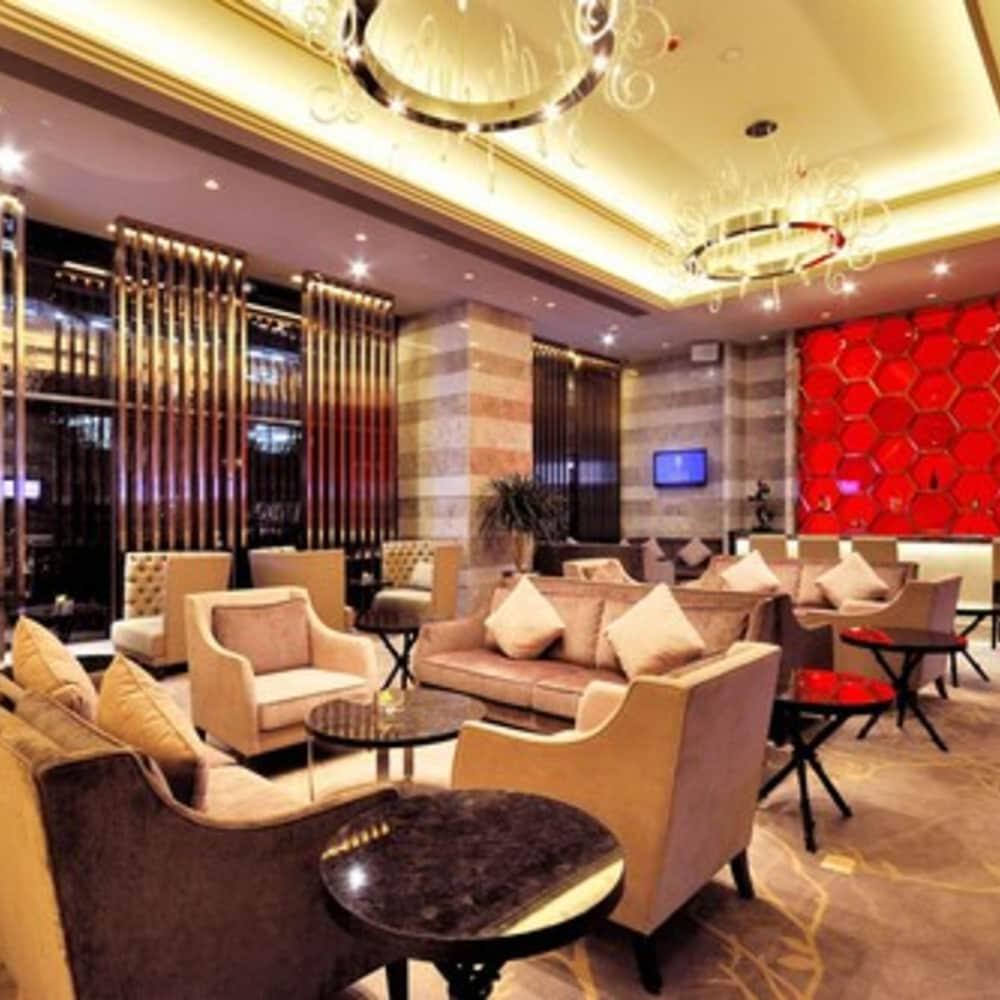 Royal Suites & Towers Wuhan Exterior foto