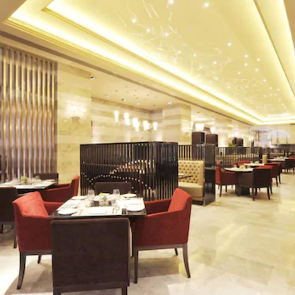Royal Suites & Towers Wuhan Exterior foto