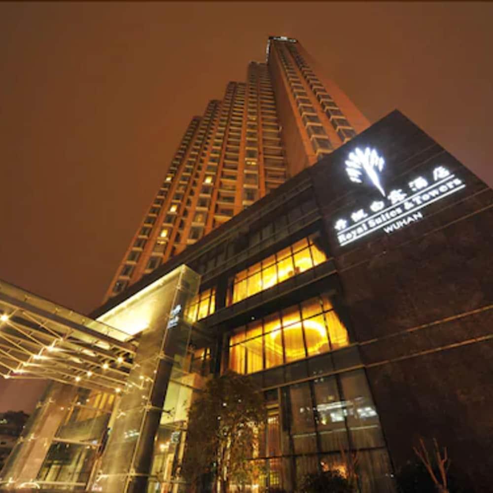 Royal Suites & Towers Wuhan Exterior foto