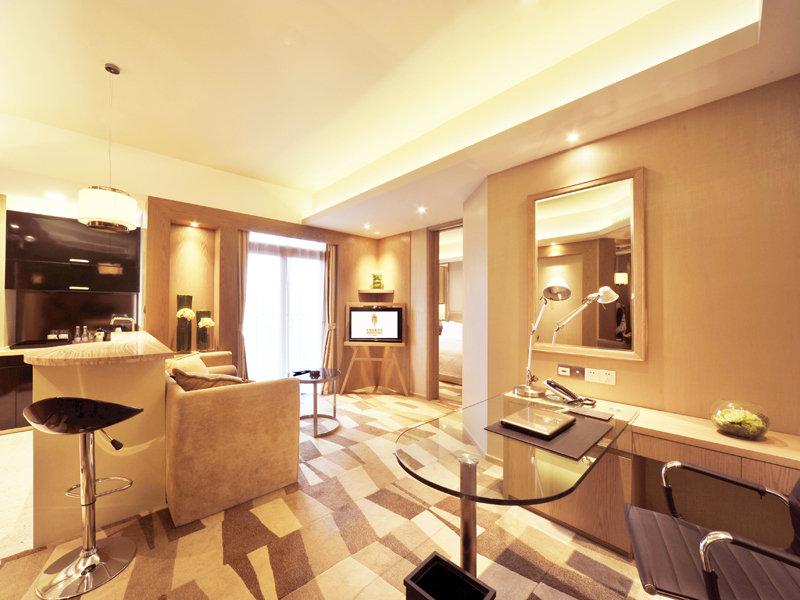 Royal Suites & Towers Wuhan Exterior foto